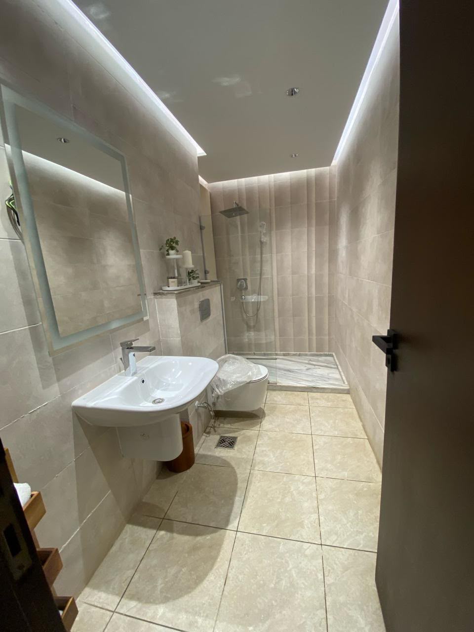 Shower room — Shower room with a glass-enclosed shower.